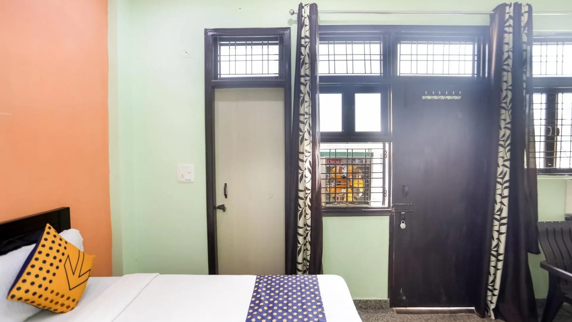 Spot On Main View Guest House Near Leisure Valley Park Gurgaon India
