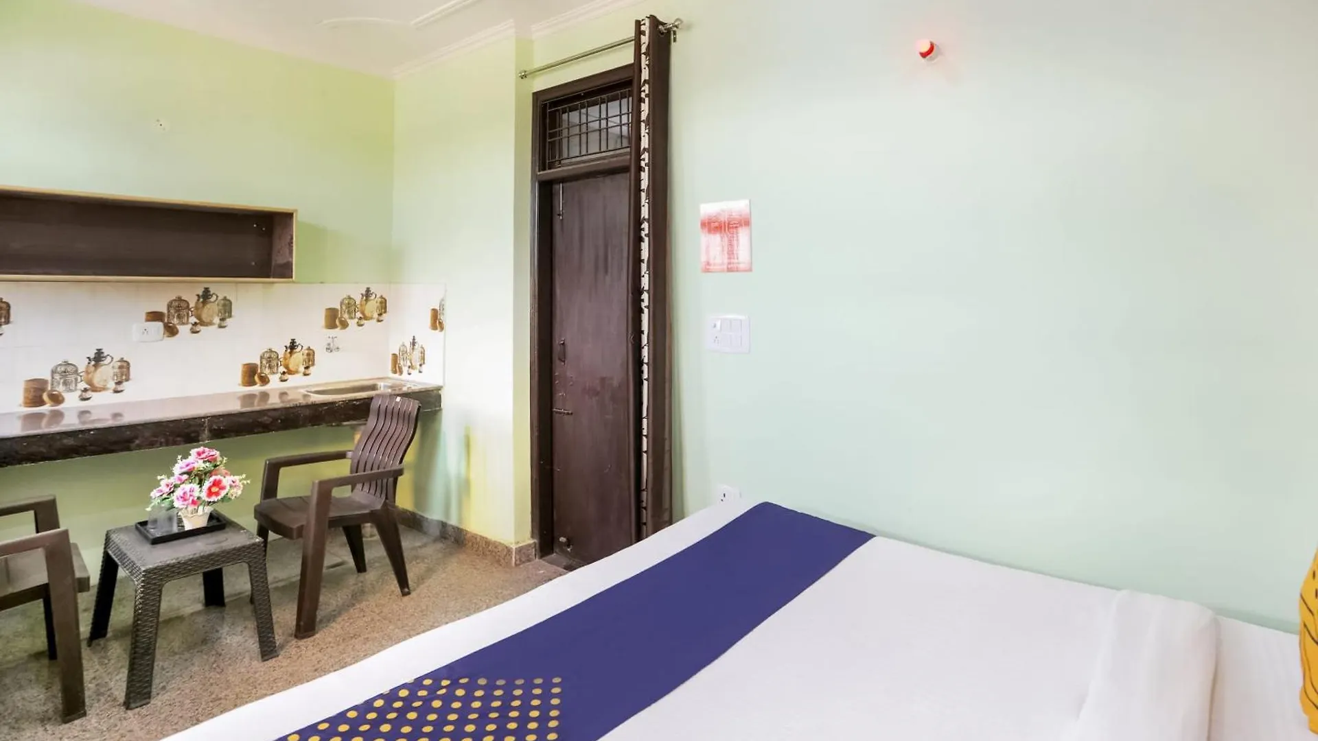 Hotel Spot On Main View Guest House Near Leisure Valley Park Gurgaon